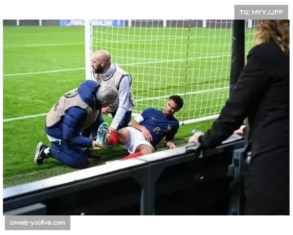 因对手大巴延误，一场焦点战的开球时间被迫推迟